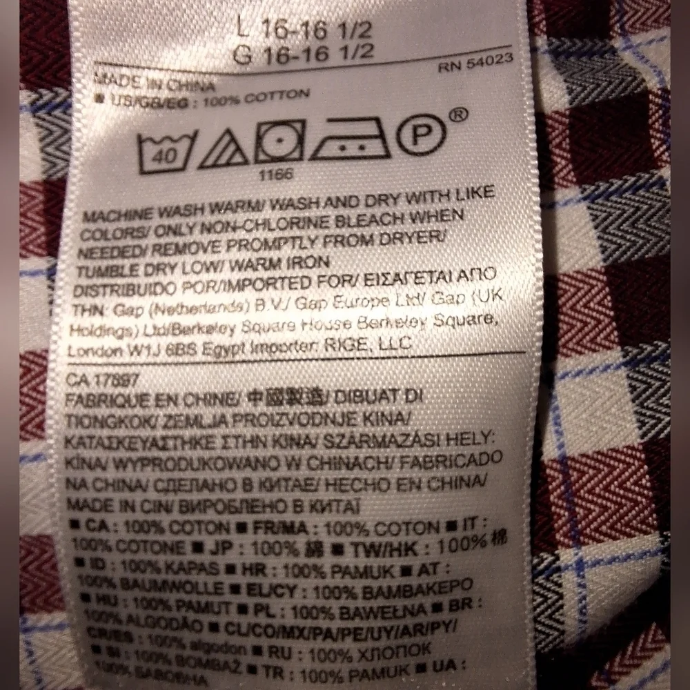 Banana Republic men's long sleeve button-down shirt in a size large. Red plaid